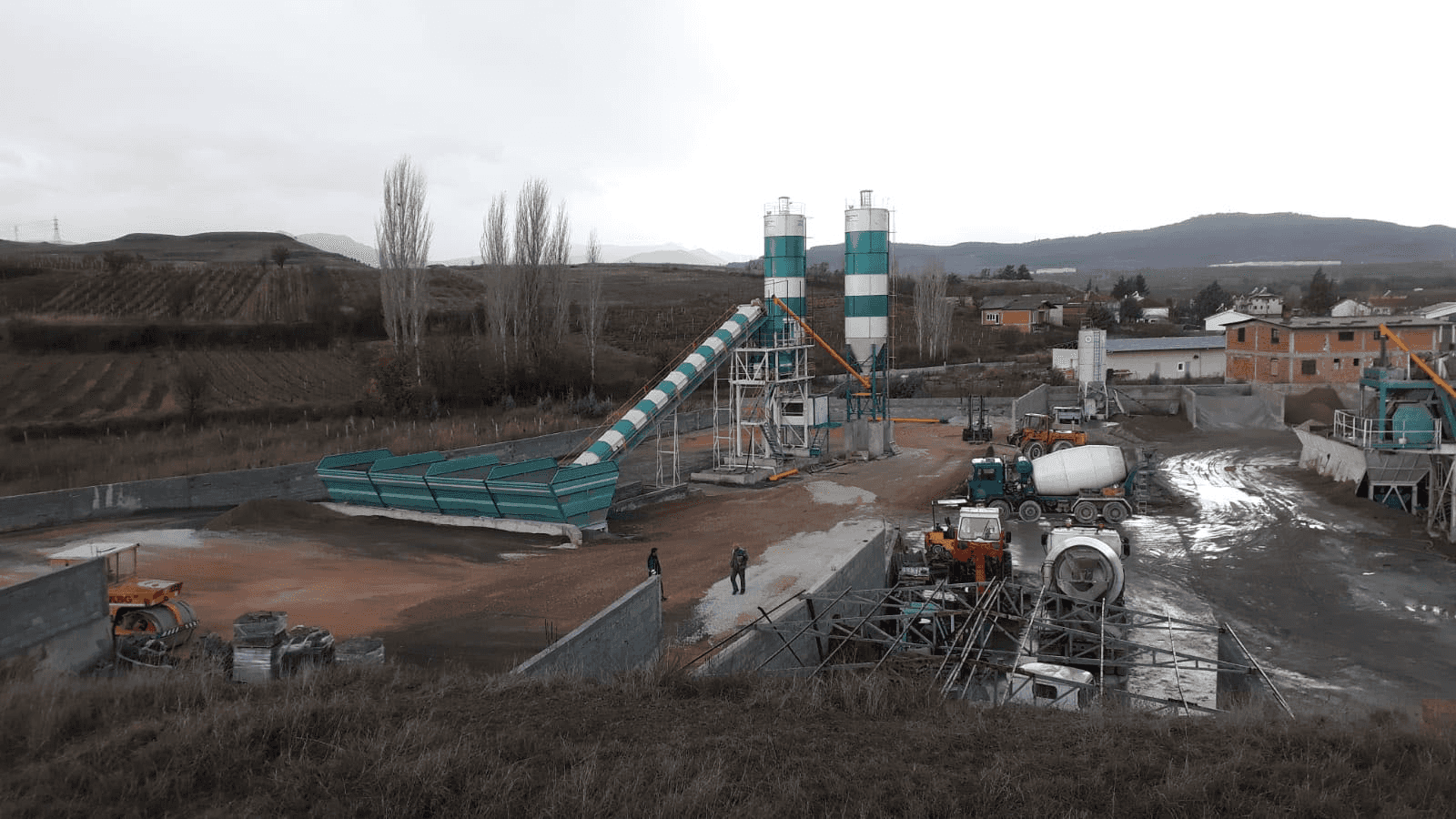 Planta de concreto y planta de producción de bloques instaladas por İbar Makina