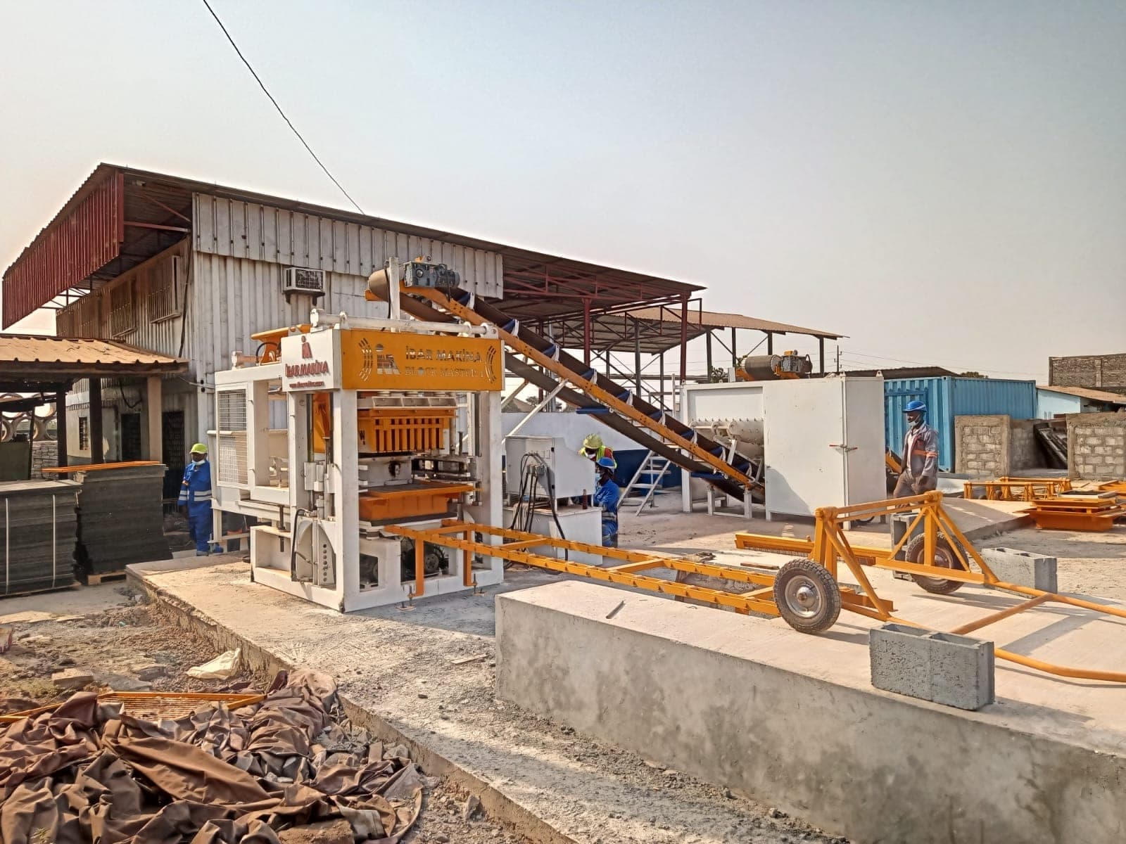 BLOCKMASTER 4 block making machine installation in Conakry, Guinea