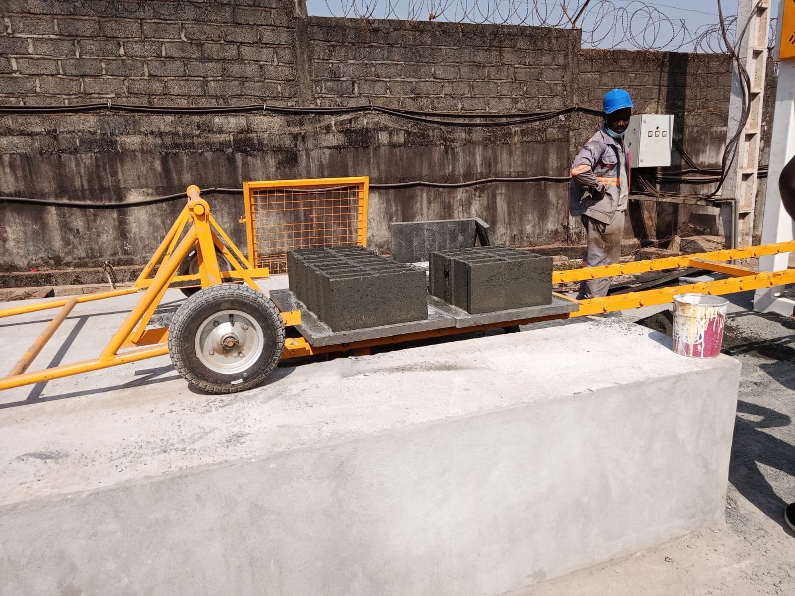 BLOCKMASTER 4 block making machine installation in Conakry, Guinea