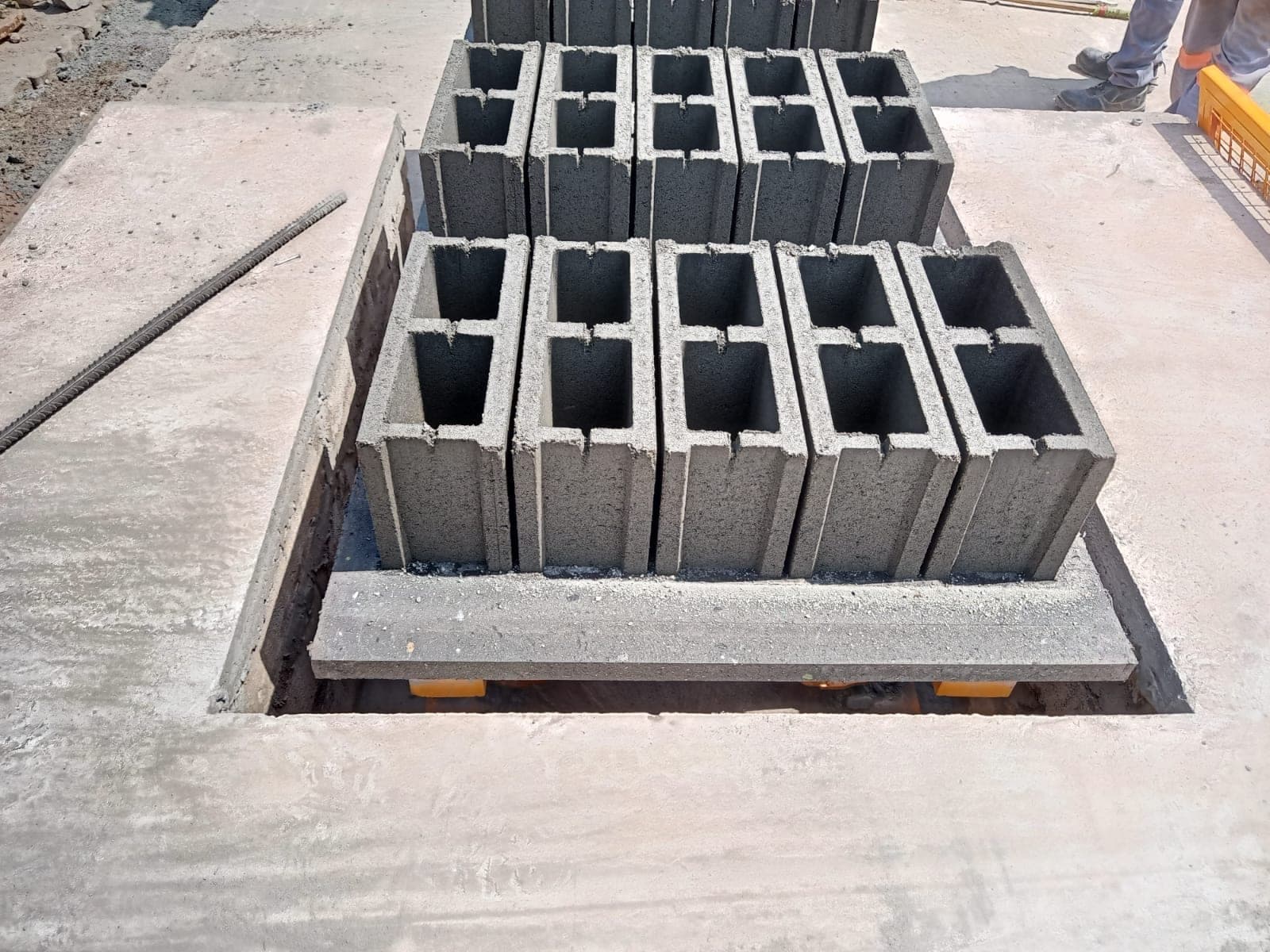 BLOCKMASTER 4 block making machine installation in Conakry, Guinea
