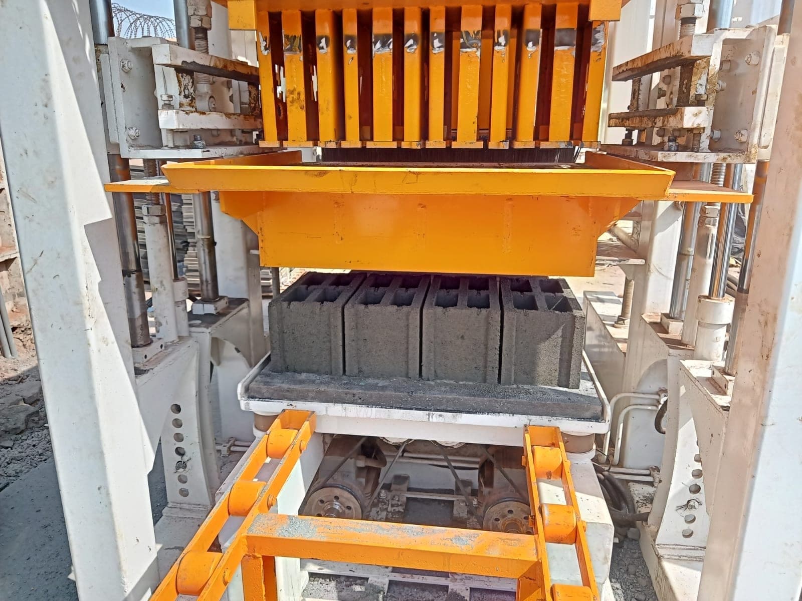 BLOCKMASTER 4 block making machine installation in Conakry, Guinea
