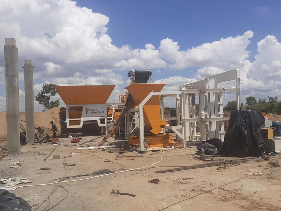 Installation d'une machine à tuyaux en béton CPM 1600 et d'une centrale à béton Mobile 30