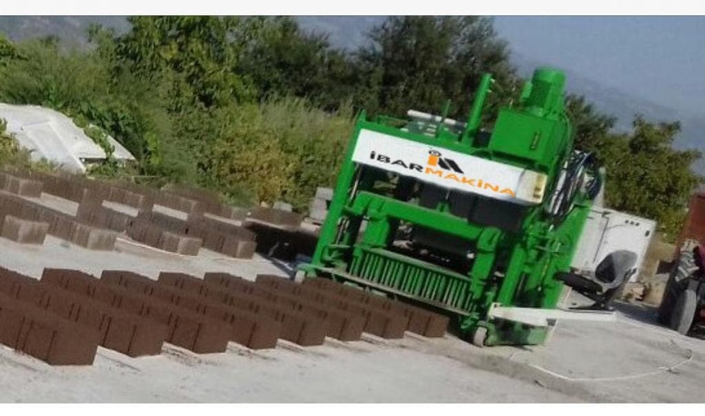 Egg-Laying Block Machine