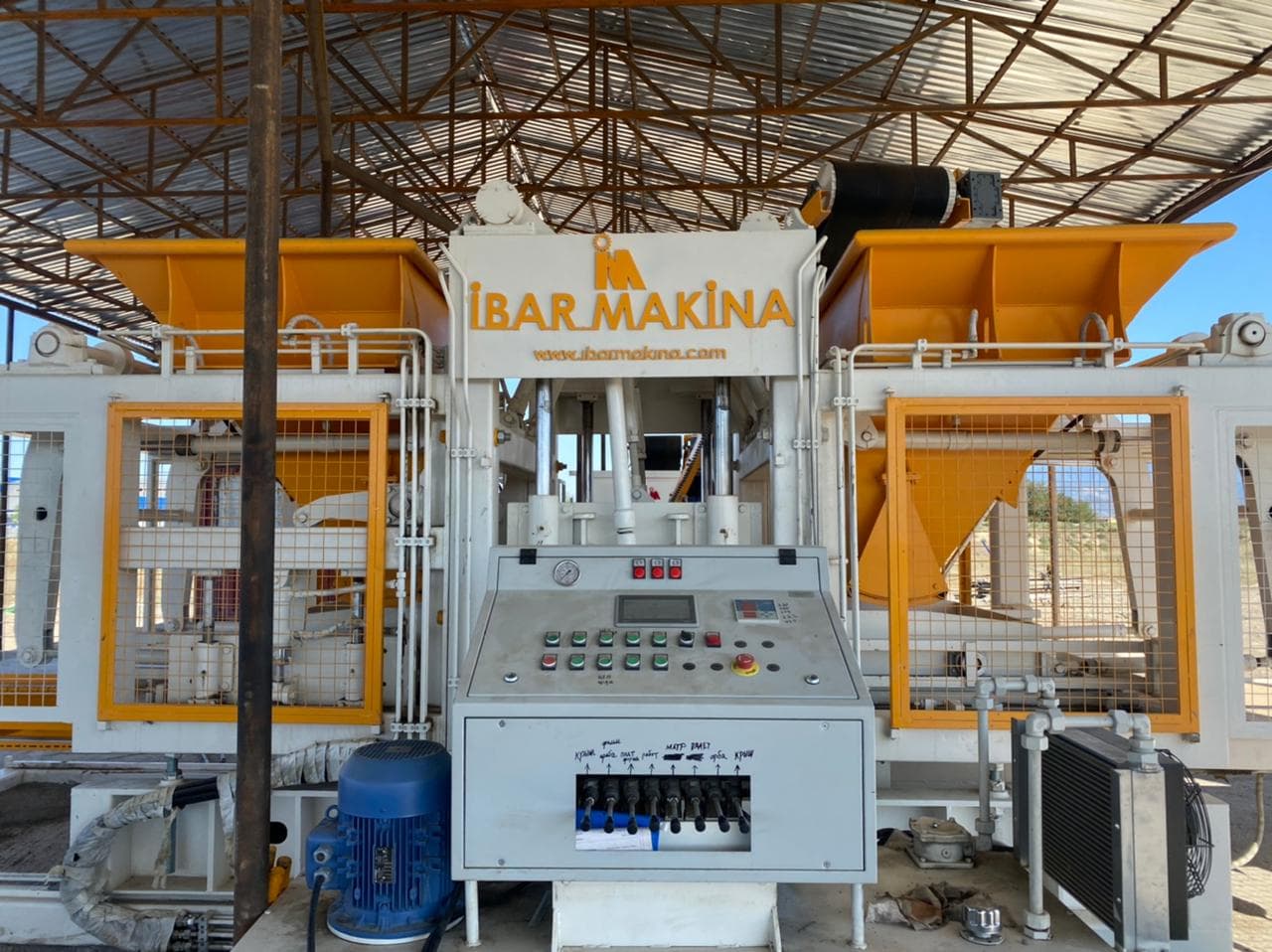 CBM 25 R briket makinası Kazakistan kurulumu sırasında çekilmiş fotoğraf