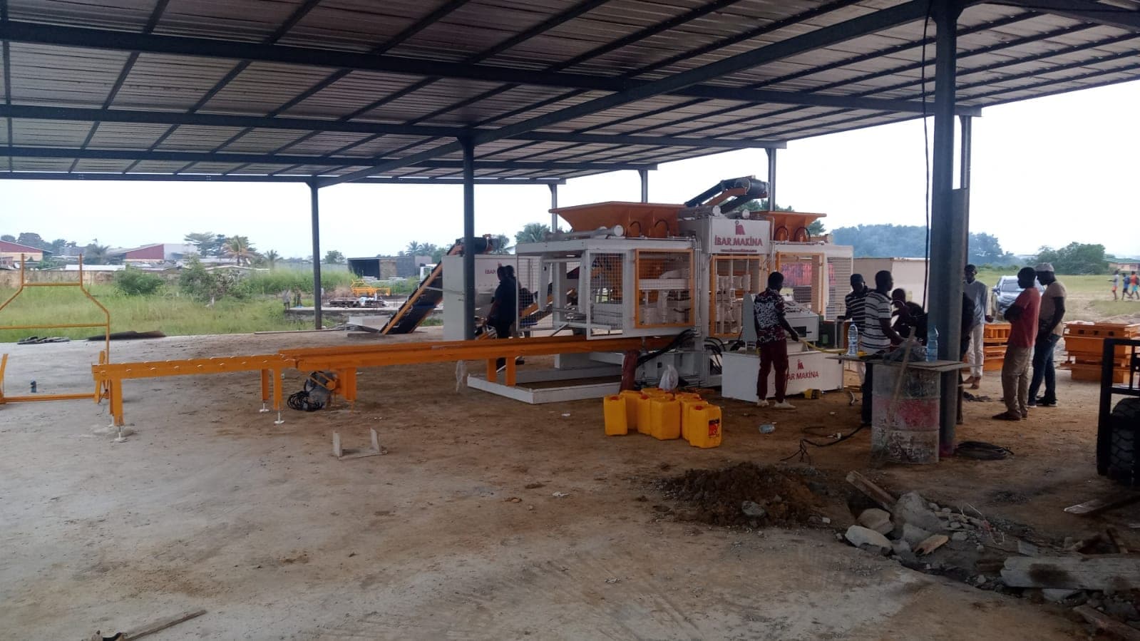CBM 25 block making machine line with İBAR MAKİNA team at the installation in Gabon