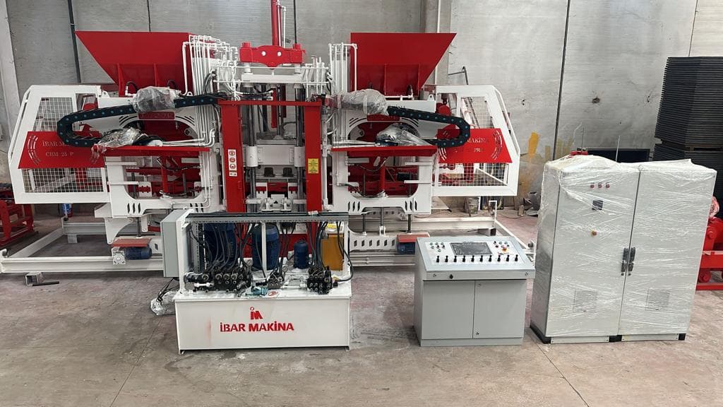 CBM 25-2 – Semi-automatique · double trémie · pavés colorés