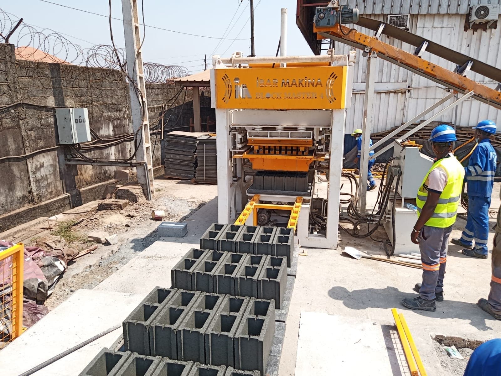 BLOCKMASTER 4 block making machine installation in Conakry, Guinea