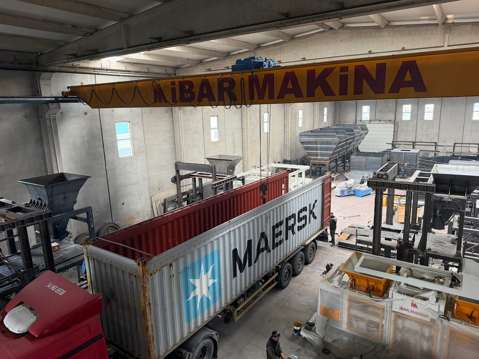 Overhead crane loading CPM 1400 PRO parts into an open-top container at the İbar Makina factory for Costa Rica