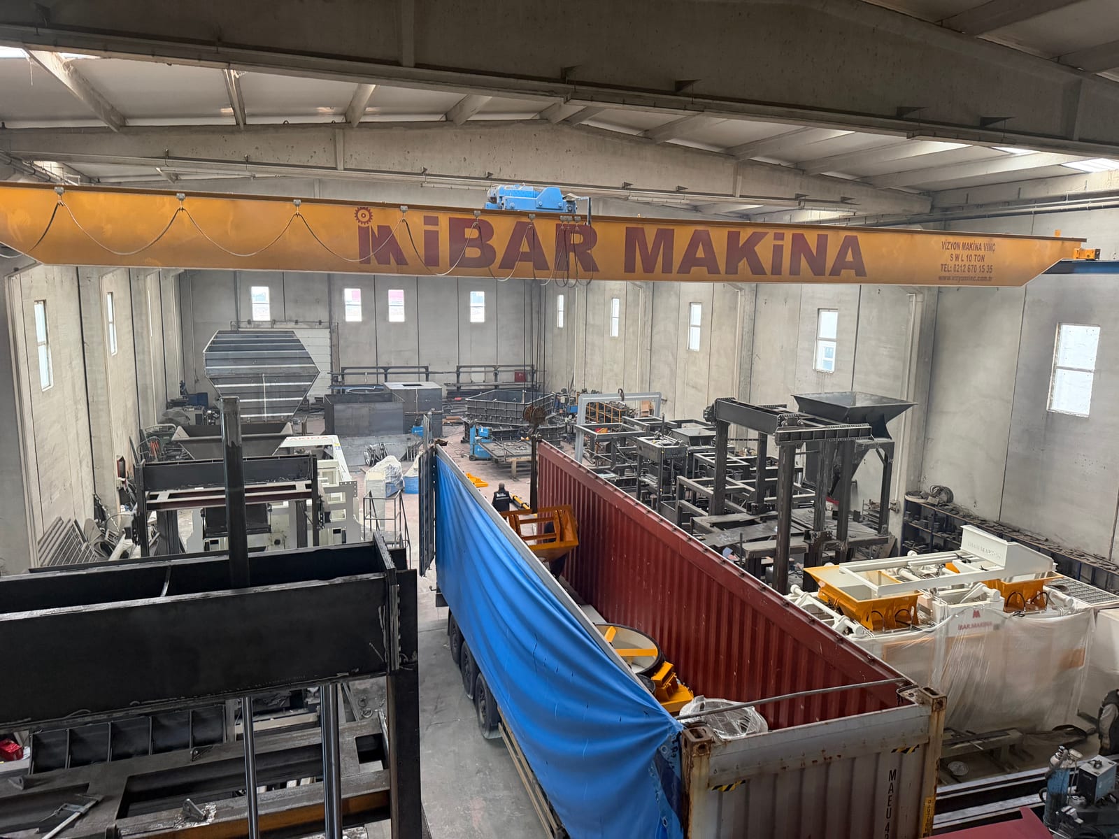 İbar Makina factory hall with the Costa Rica CPM 1400 PRO shipment being loaded into a container